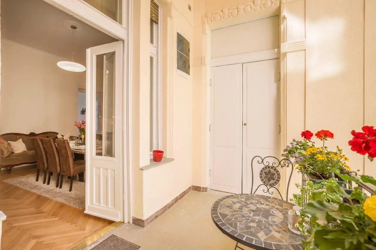 Modernized Unique Huge Central Apartment On 135Sqm Budapeszt 0*,  Węgry