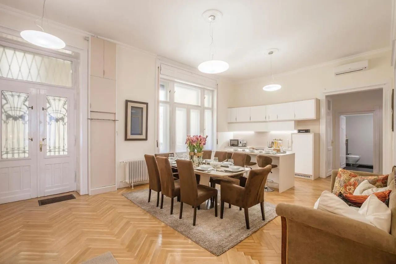 Modernized Unique Huge Central Apartment On 135Sqm Budapeszt