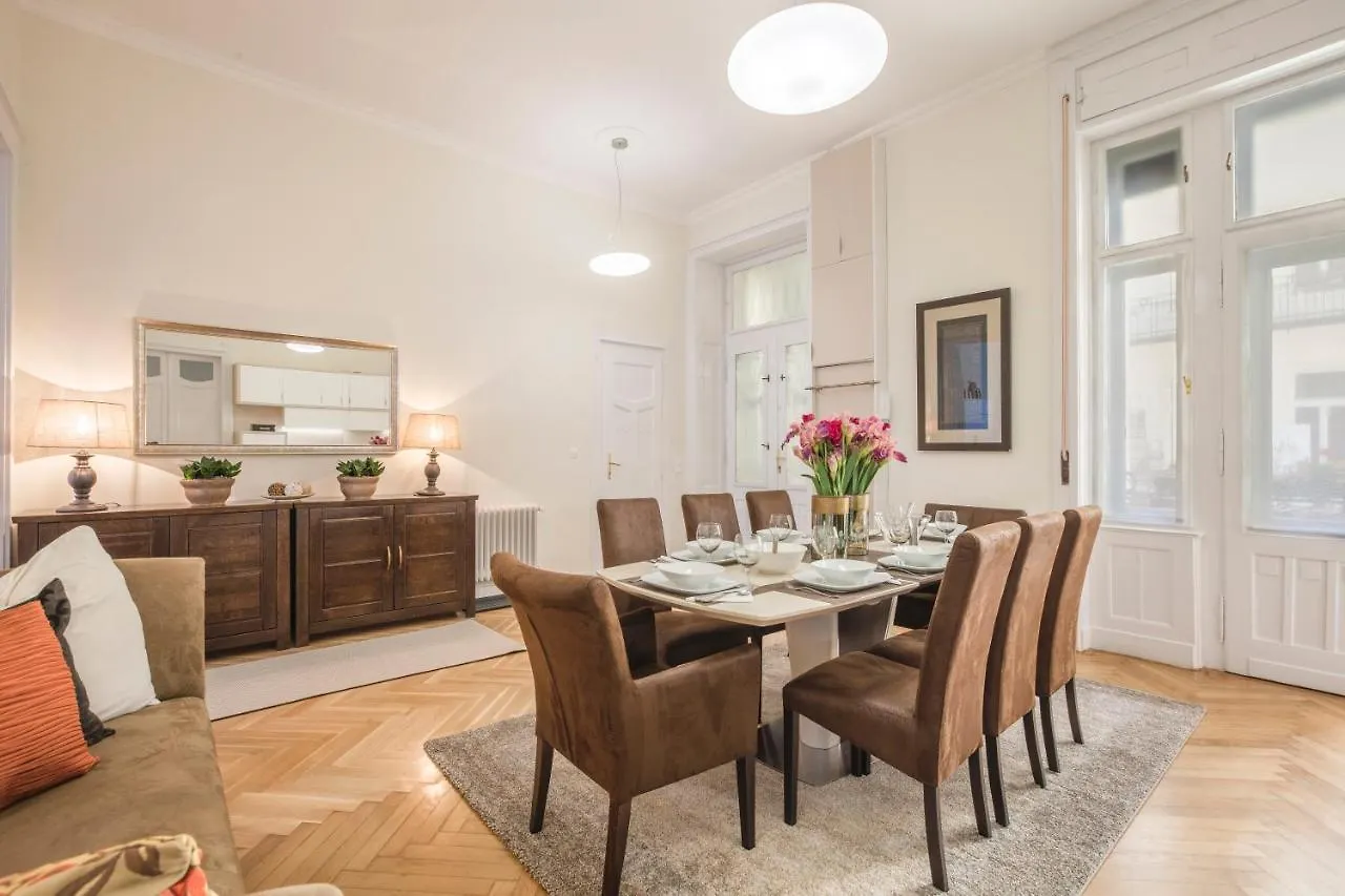 Modernized Unique Huge Central Apartment On 135Sqm Budapeszt 0*,